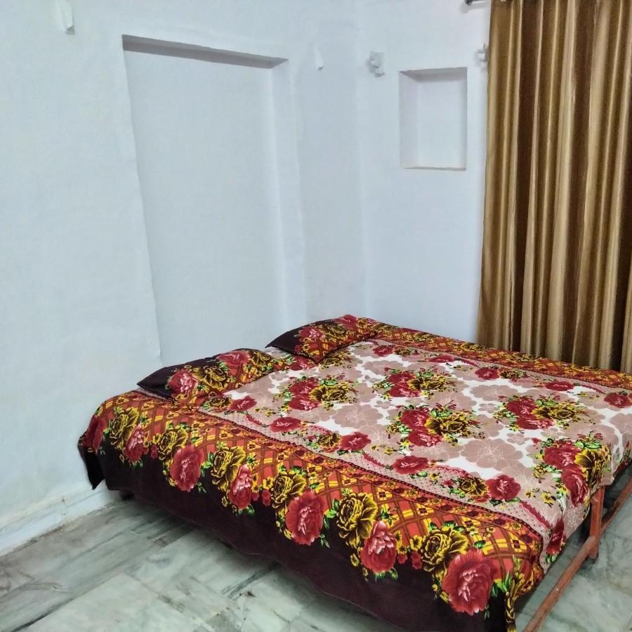 Shri Swami Sheetal Das Akhada B1-88 Assi , Near Pushkar Talab,Varanasi, Ashram Dharmshala Hotell Rum bild