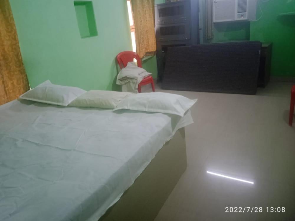 Shri Swami Sheetal Das Akhada B1-88 Assi , Near Pushkar Talab,Varanasi, Ashram Dharmshala Hotell Exteriör bild