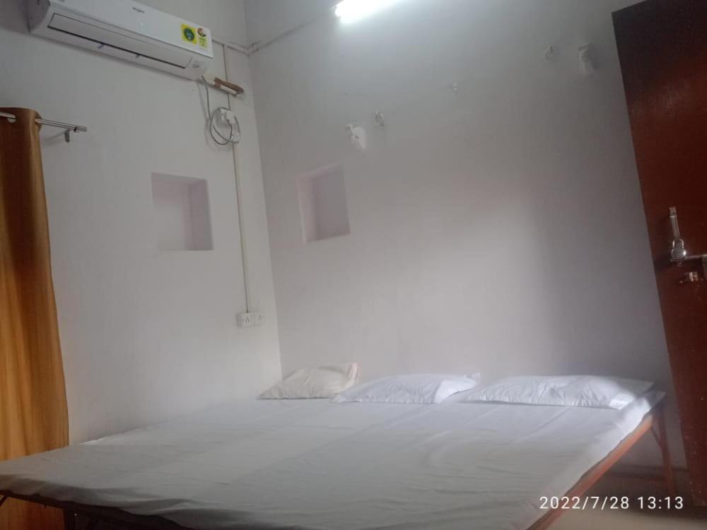 Shri Swami Sheetal Das Akhada B1-88 Assi , Near Pushkar Talab,Varanasi, Ashram Dharmshala Hotell Exteriör bild