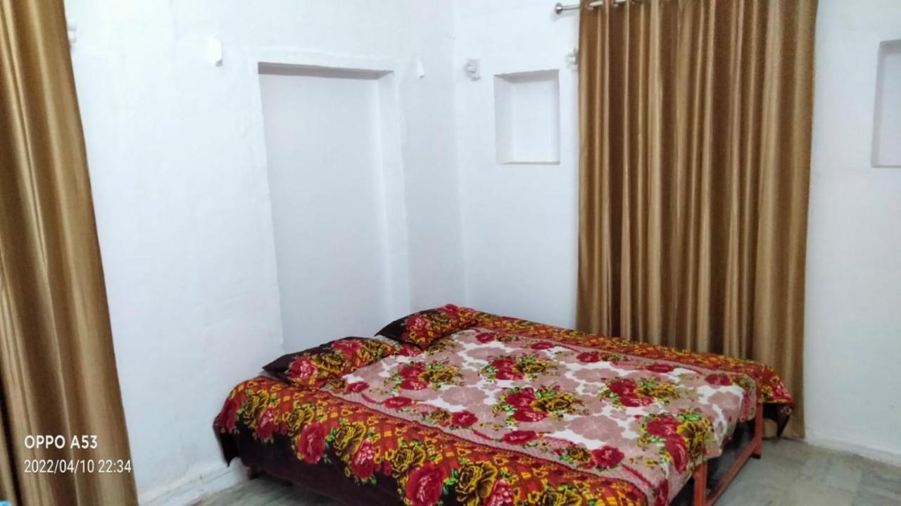 Shri Swami Sheetal Das Akhada B1-88 Assi , Near Pushkar Talab,Varanasi, Ashram Dharmshala Hotell Exteriör bild