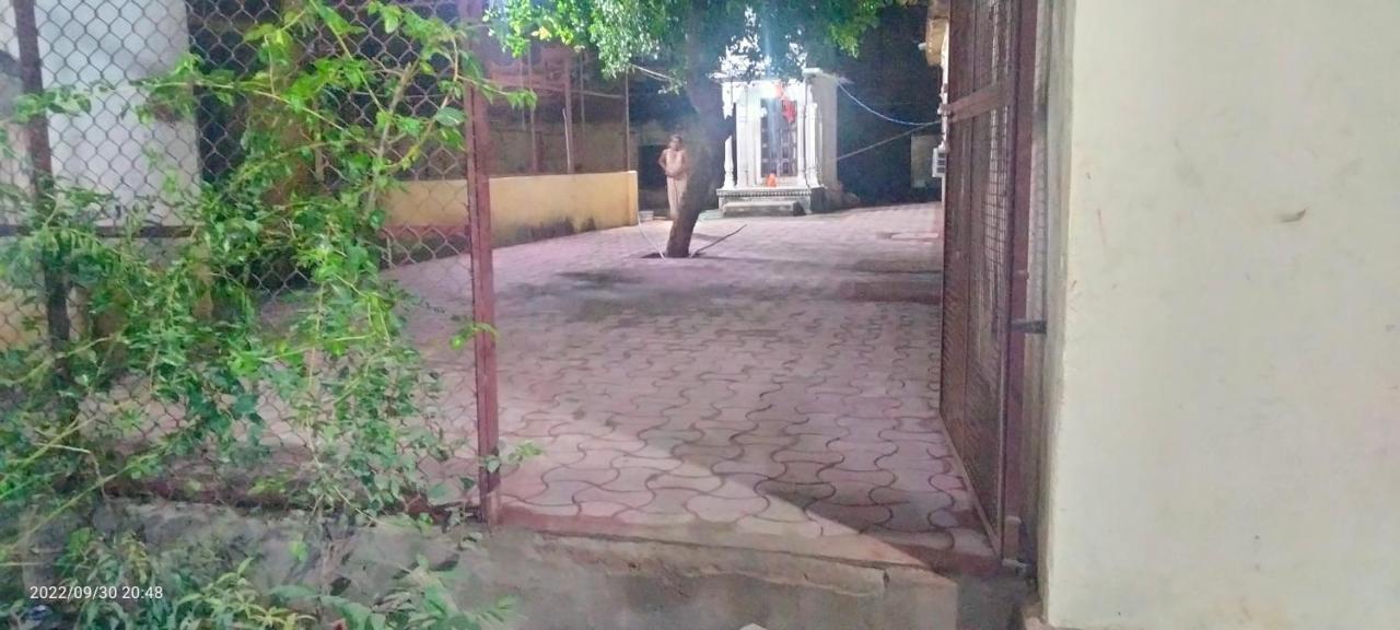 Shri Swami Sheetal Das Akhada B1-88 Assi , Near Pushkar Talab,Varanasi, Ashram Dharmshala Hotell Exteriör bild