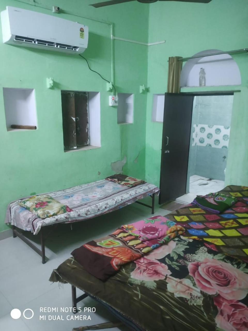 Shri Swami Sheetal Das Akhada B1-88 Assi , Near Pushkar Talab,Varanasi, Ashram Dharmshala Hotell Exteriör bild